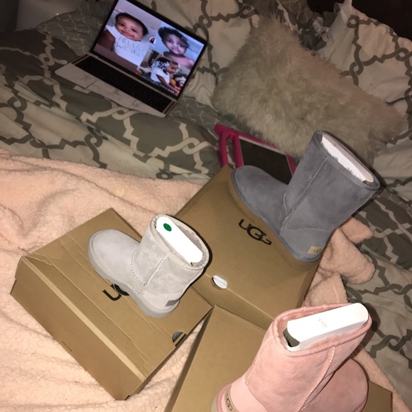 light grey boy uggs
